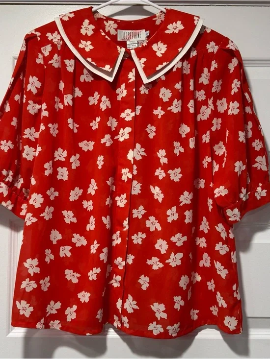 Red Floral Blouse with Contrast Peter Collar 06-0207 - Picture 2 of 11